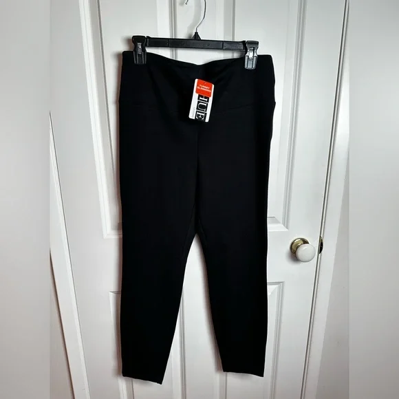 HUE Classic Black Leggings - Picture 1 of 5